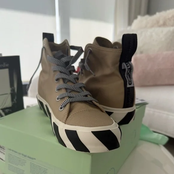 OFF-WHITE Tan and Black Sneakers , NWT , all inclusive (ready to gift ) - Picture 11 of 12